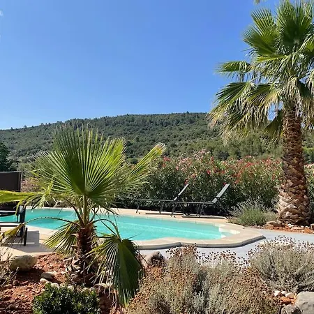 Les Hauts D'embres Ferienhaus